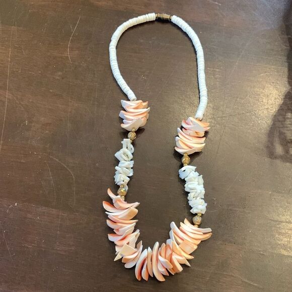 Peach and White Shell Choker - Picture 1 of 5